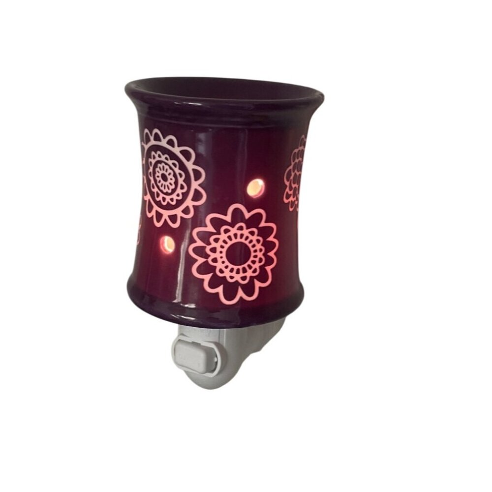 Scentsy Plug-In Wax Warmer Purple Daisy Craze Floral Design Ceramic Night Light